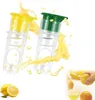 Two manual juicers with yellow and green caps, surrounded by splashes of orange juice, with lemons and oranges in the lower right corner. Produktbild-Vorschau