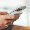 A person's hands are holding a smartphone with a magnetic power bank attached to the back. Voir les images du produit