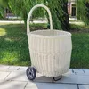 Grand panier de transport en osier blanc avec roulettes Voir les images du produit 2