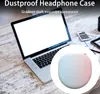 A laptop is open on a wooden desk with papers and a calculator. A headphone case is shown in a circular inset. Produktbild-Vorschau