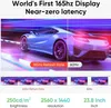 Marketing image showing a car with a split screen effect to highlight refresh rate and latency. Podgląd zdjęcia produktu