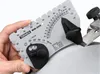A hand holds a Tormek WM-200 angle gauge against a sharpening stone. Anteprima dell’immagine prodotto