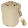 A beige compost bin with a wooden lid and handle, with an 'Eco Friendly' tag attached. Anteprima dell’immagine prodotto