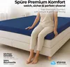 A person sitting on a navy blue fitted sheet on a bed. Produktbild-Vorschau