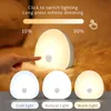 A hand is shown interacting with a glowing lamp, demonstrating its touch controls and dimming capabilities. Below, three lamps are displayed with different light settings: cold, natural, and warm. Produktbild-Vorschau