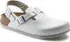 A white Birkenstock Tokio clog with a strap and buckle. Produktbild-Vorschau