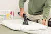 A person is using a Kärcher SE Waschpolsterdüse to clean a white mattress in a room with a crib and bunting in the background. Anteprima dell’immagine prodotto
