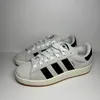 A pair of Adidas Campus 00s shoes on a plain background. Voir les images du produit