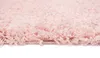 A close-up view of a pink shaggy rug. Produktbild-Vorschau