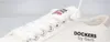 Close-up view of the front of a white canvas sneaker. Voir les images du produit