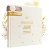 Babyalbum Mein erstes Jahr mit Leineneinband und schlichter Goldprägung auf dem Cover, schräg von vo Produktbild-Vorschau