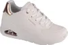 A white Skechers sneaker with rose gold accents. Voir les images du produit