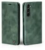 A green flip case for a Samsung Galaxy S23+ phone, shown from two angles. Produktbild-Vorschau