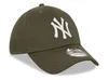 A green New York Yankees baseball cap with a white NY logo. Produktbild-Vorschau
