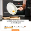 A person is holding a frying pan with a fried egg in it, over a cutting board with toast. Produktbild-Vorschau