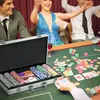 People playing poker at a table with a poker chip set. Náhled obrázku produktu