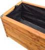 Close-up view of the inside corner of a wooden planter box lined with black fabric. Produktbild-Vorschau