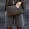Selencia Croco Laptophoes 13 inch - Laptopsleeve - Choco Productafbeelding-voorbeeld 3