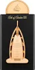 A black perfume bottle with a gold emblem and text. Voir les images du produit