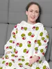 The Grinch TV Decke mit Ärmeln und Taschen Allover-Print Produktbild-Vorschau 3