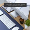 A Satechi USB-C hub is attached to the back of a 24-inch iMac, with a keyboard, mouse, tablet, and a small plant on a desk. Produktbild-Vorschau