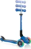A blue three-wheeled scooter with LED lights on the wheels, shown against a white background. Anteprima dell’immagine prodotto
