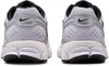 The back view of a pair of Nike sneakers. Produktbild-Vorschau