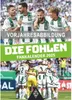 A group of soccer players in uniform are huddled together, with a promotional banner above them. Produktbild-Vorschau