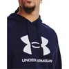 Close-up of a person wearing a navy blue Under Armour hoodie with a large white logo. Anteprima dell’immagine prodotto