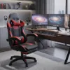 A gaming chair is shown in a modern home office setup with multiple monitors. Produktbild-Vorschau
