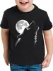 style3 Heulender Wolf bei Vollmond Kinder T-Shirt rudel Produktbild-Vorschau 1