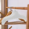 An inflatable white clothes hanger hanging on a wooden rack. Produktbild-Vorschau