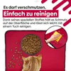 A red pet mat with a bowl of pet food and a cat's head visible. A hand is shown cleaning the mat with a yellow cloth. Produktbild-Vorschau