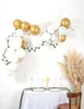 60-teiliges Ballonbogen-Set Weiß + Gold mit Produktbild-Vorschau 1