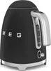 A close-up side view of a black Smeg kettle. Podgląd zdjęcia produktu