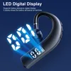 A black Bluetooth earbud with a digital display showing battery life, set against a dark blue background with glowing digital numbers. Voir les images du produit