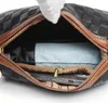 A close-up view of the inside of a black checkered shoulder bag, showing a phone and a folded umbrella. Anteprima dell’immagine prodotto