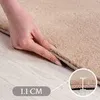 A hand is shown pressing down on the edge of a beige carpet, with a close-up inset showing the thickness of the carpet. Podgląd zdjęcia produktu