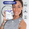 A woman is holding a container of collagen powder and demonstrating how to prepare it. Produktbild-Vorschau