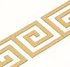 Goldenes griechisches Schlüsselmuster-Bordüre auf weißem Hintergrund, diagonal angeordnet Produktbild-Vorschau