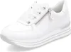 A white sneaker with a platform sole and a silver accent on the heel. Voir les images du produit