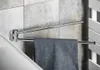 A double towel rack with a gray towel hanging on it, mounted on a tiled wall next to a bathtub. Anteprima dell’immagine prodotto