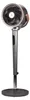 A silver and gray standing fan with a brown accent on a white background. Anteprima dell’immagine prodotto
