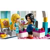 Two LEGO Friends characters are interacting in what appears to be a gym or sports facility. Podgląd zdjęcia produktu