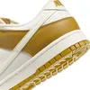 A close-up view of the heel and sole of a Nike Dunk Low Retro shoe. Anteprima dell’immagine prodotto