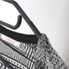 Dix cintres rotatifs en plastique noir - solution pratique Voir les images du produit 5