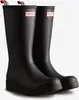 A pair of black Hunter Play Tall Boots is shown against a white background. Produktbild-Vorschau