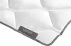 A close-up view of a white duvet with a gray border and a small tag attached. Produktbild-Vorschau