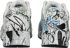 Back view of two white sneakers with a black and white graffiti-style print. Produktbild-Vorschau