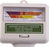 A close-up of a white water quality tester for pools and spas, showing its display with color-coded scales for pH and chlorine levels. Náhled obrázku produktu